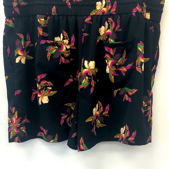 Women’s Floral Shorts - Picture 2 of 3